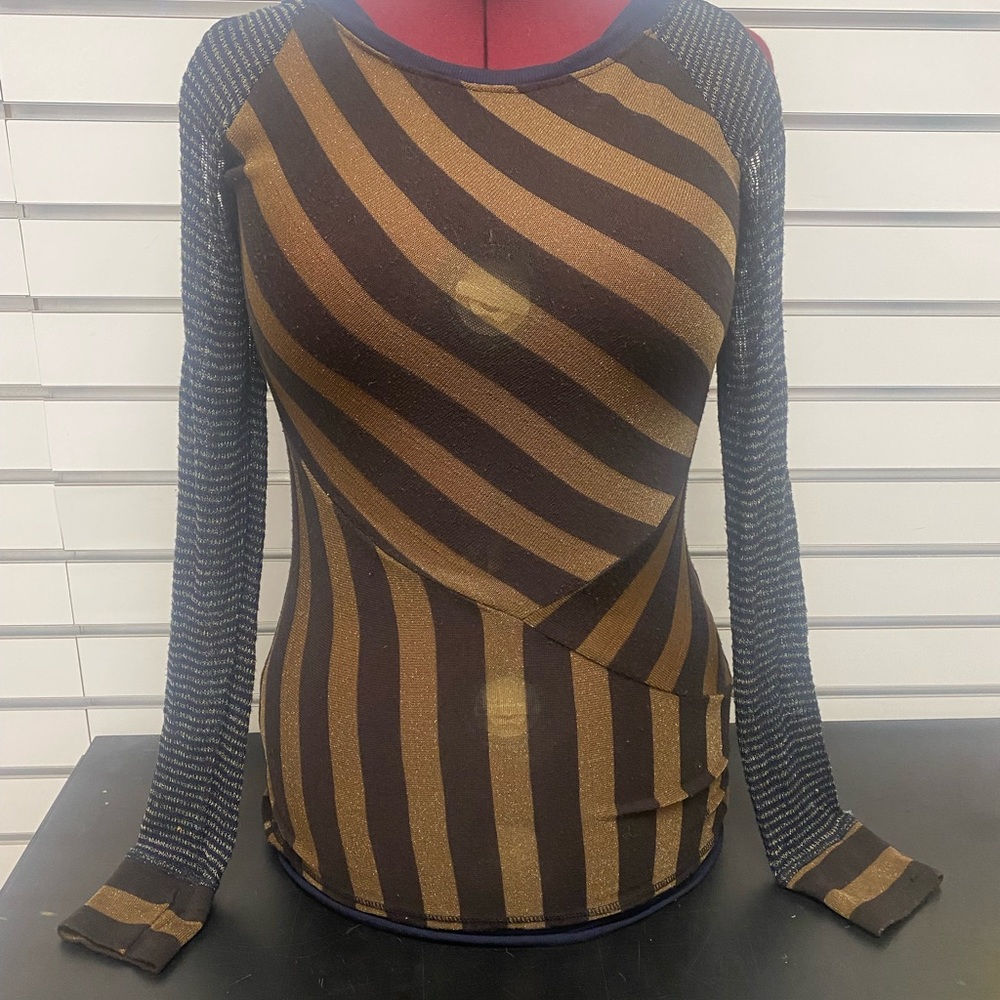 Very original blouse sweater